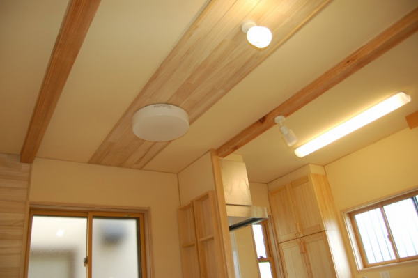 �V����グ�ė����o���A���C�̔𒣂����V��̃��t�H�[���@����s�̍ʌ��R�[�|���[�V����