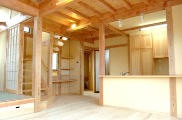 <font size="+1">2�K�̑ΖʃL�b�`���ɏ��オ��X�y�[�X�̘a���ƃ��t�g�ɏオ��X�P���g�C�I���K�i</font>