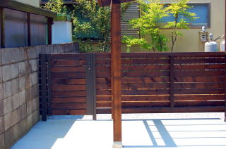 ヒバ材の木製フェンス