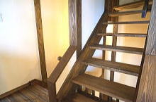 自然素材の家　赤松の階段材埼玉県所沢市
