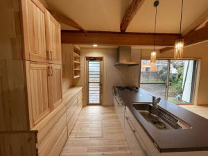 天然木のオリジナル食器棚は夢ハウスの天然木製品-所沢市リノベーション事例