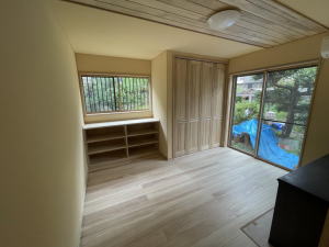 寝室は床や天井の一部、建具や棚板全て桐材で-所沢市リノベーション事例